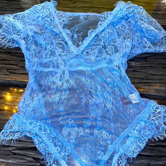 Elegant moments lace bodysuit size medium - Picture 1 of 4